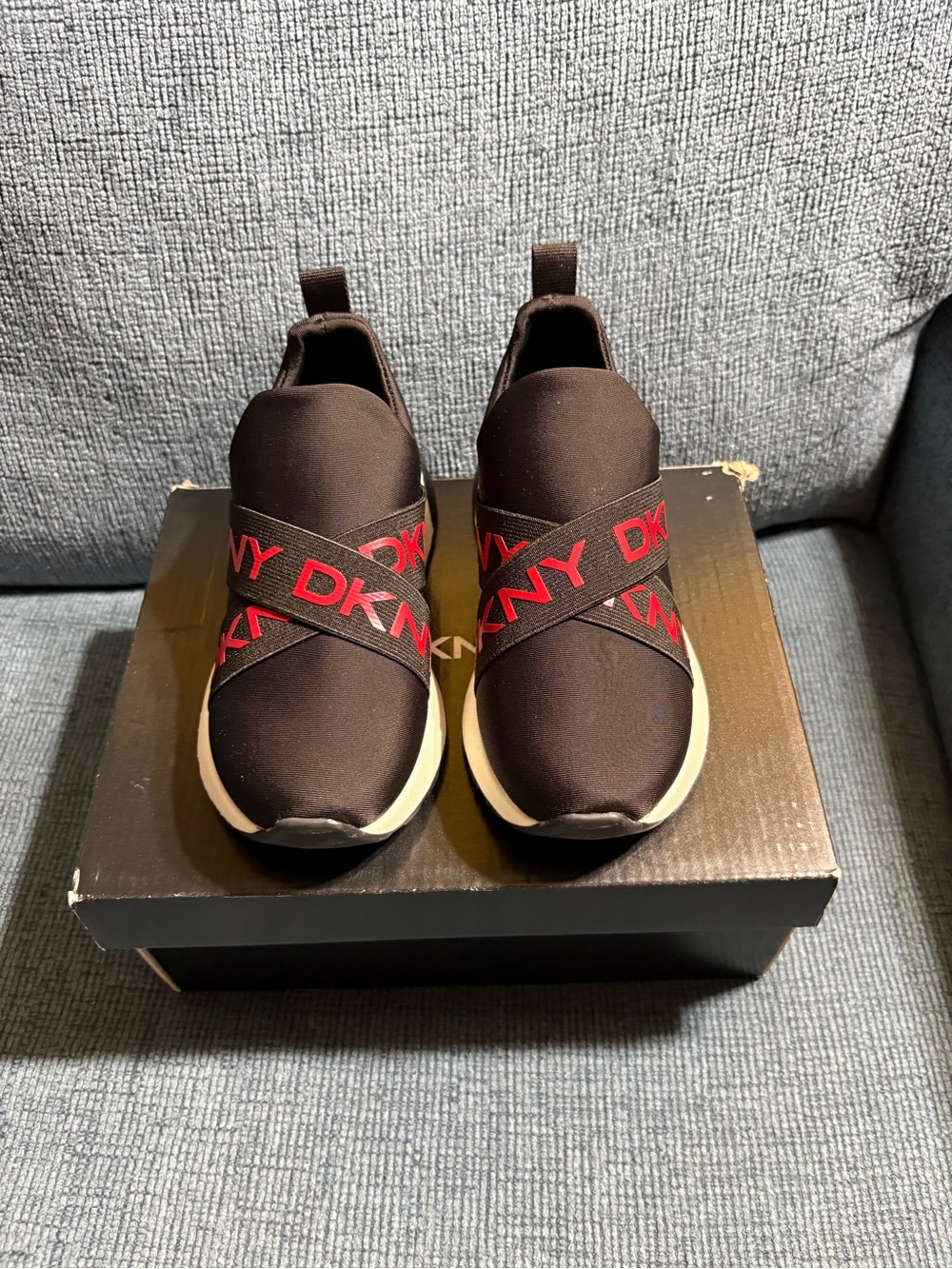 DKNY Black Slip-On Sneakers with Red Logo Cross Straps SZ 11 NEW
